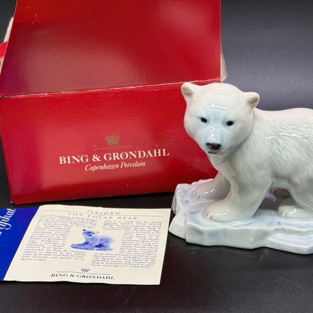 Bing & Grondahl 1996 Copenhagen Porcelain Polar Bear Figurine with Original Box